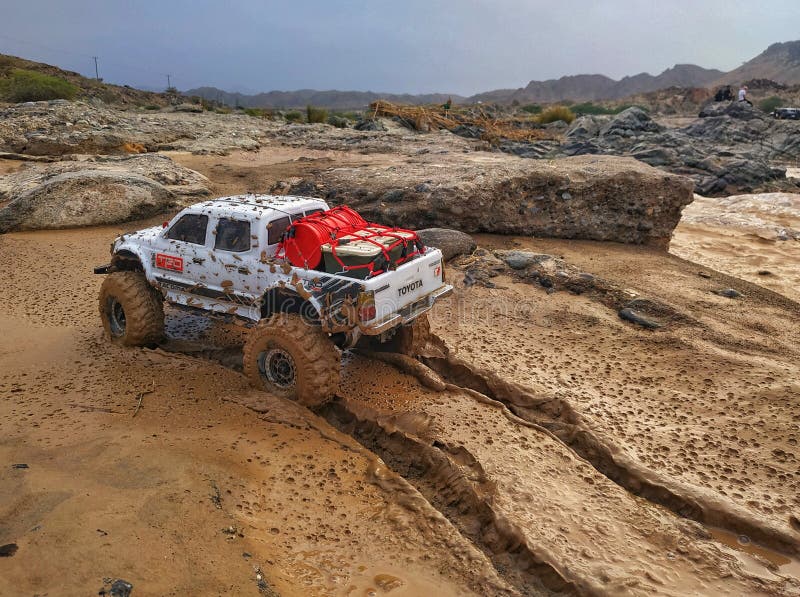 Toyota Tacoma mud RC 1:10 white