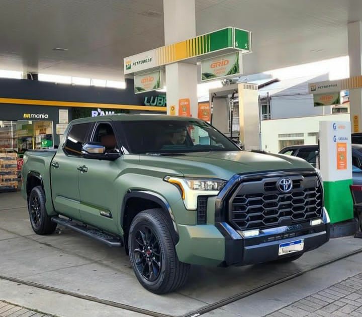 Toyota Tundra 2024 Matt Green front 